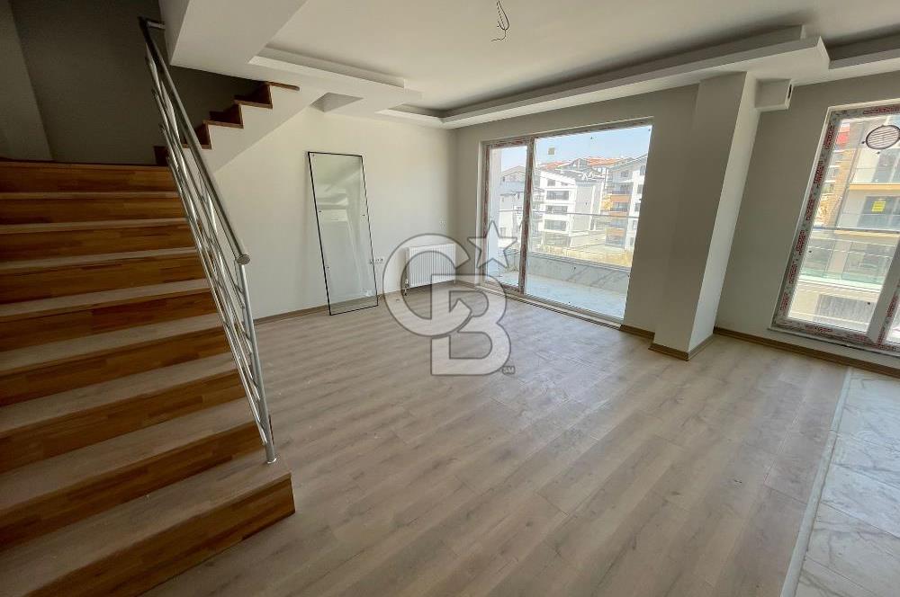 İNCEK TAŞPINAR CADDE ÜZERİNDE 2+1 DUBLEKS DAİRE