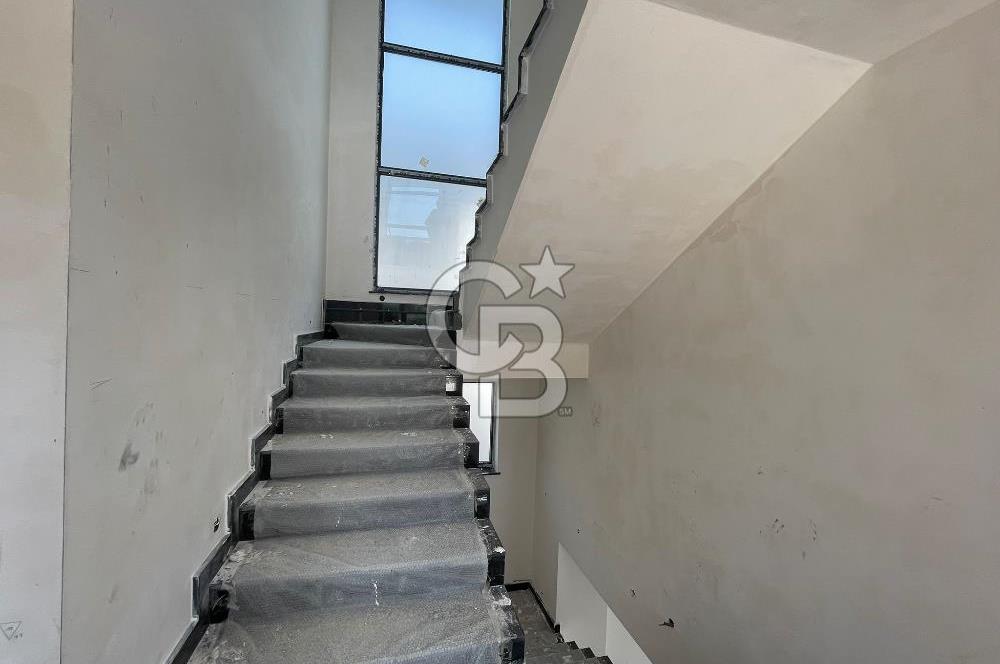 BAĞLICA SATILIK VİLLA 530 M2 ARSA PAYI HAVUZ SİTE İÇERİSİNDE