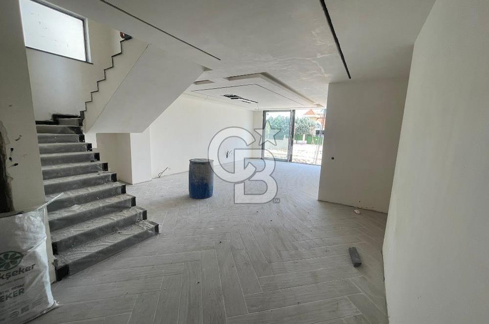 BAĞLICA SATILIK VİLLA 530 M2 ARSA PAYI HAVUZ SİTE İÇERİSİNDE