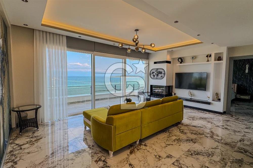 Ayvalık'ın En Prestijli Denize Sıfır Satılık Villası