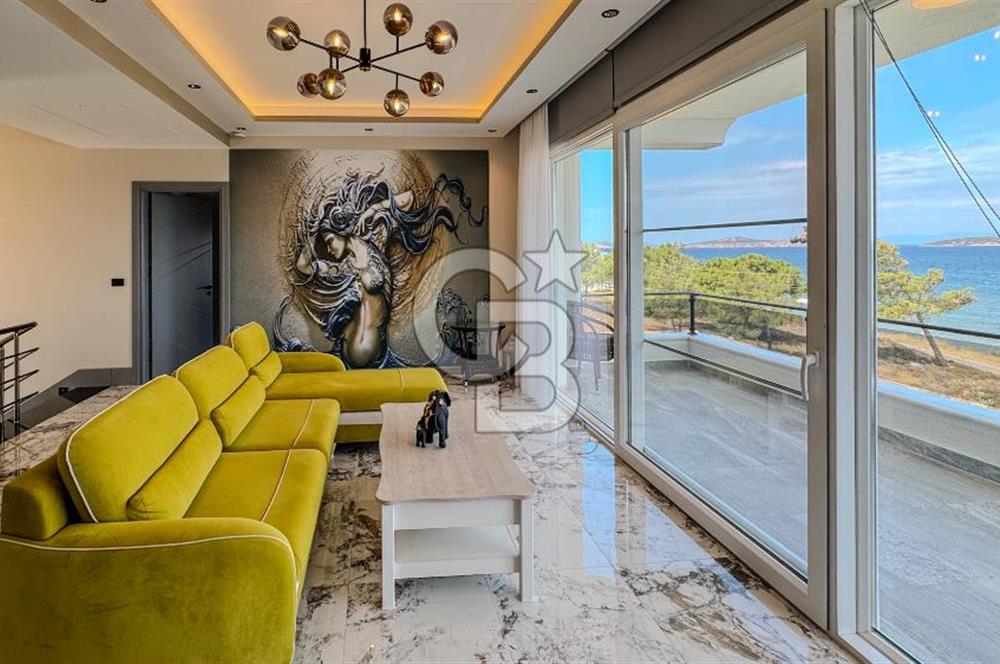 Ayvalık'ın En Prestijli Denize Sıfır Satılık Villası