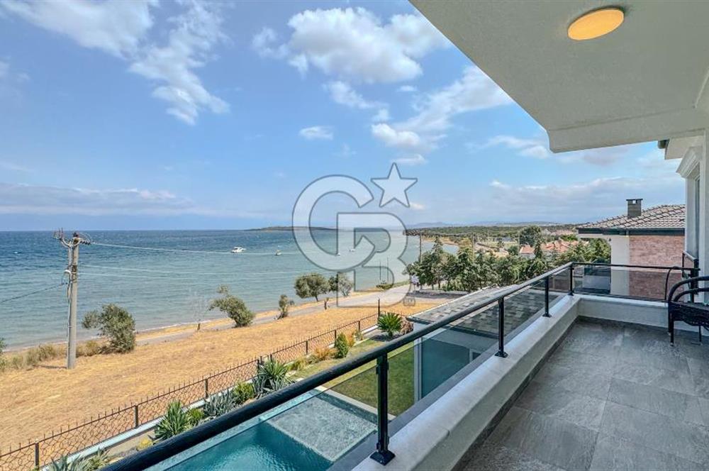 Ayvalık'ın En Prestijli Denize Sıfır Satılık Villası