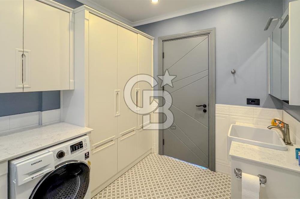 Ayvalık'ın En Prestijli Denize Sıfır Satılık Villası