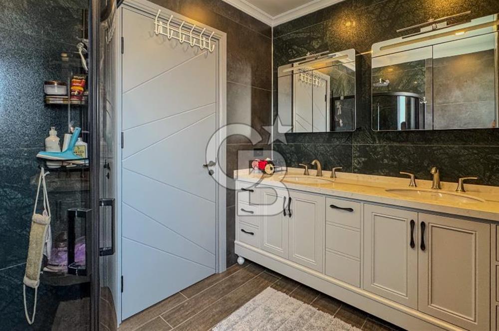 Ayvalık'ın En Prestijli Denize Sıfır Satılık Villası