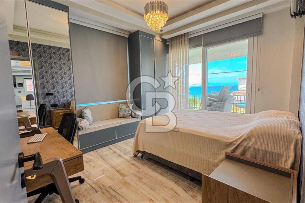 Ayvalık'ın En Prestijli Denize Sıfır Satılık Villası
