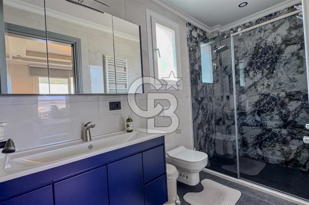 Ayvalık'ın En Prestijli Denize Sıfır Satılık Villası