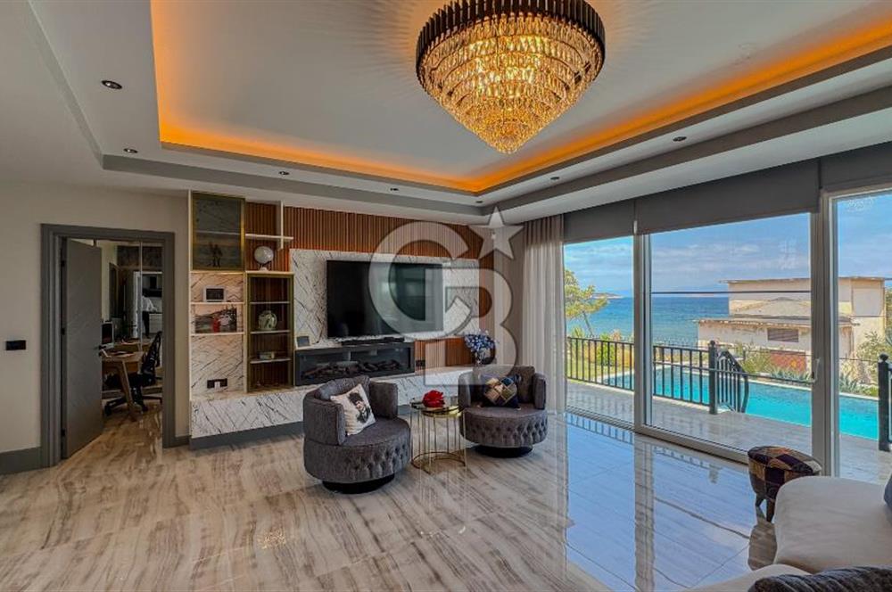 Ayvalık'ın En Prestijli Denize Sıfır Satılık Villası