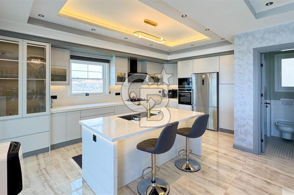 Ayvalık'ın En Prestijli Denize Sıfır Satılık Villası