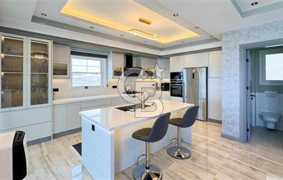 Ayvalık'ın En Prestijli Denize Sıfır Satılık Villası