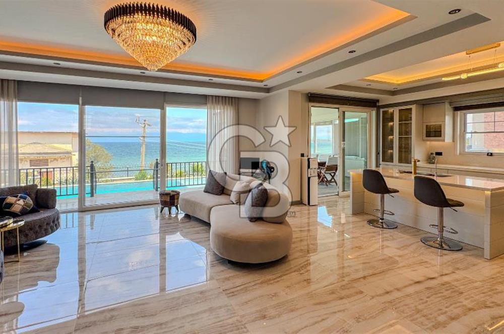 Ayvalık'ın En Prestijli Denize Sıfır Satılık Villası
