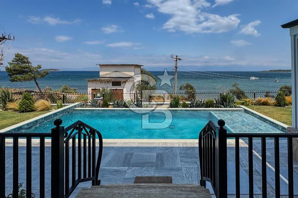 Ayvalık'ın En Prestijli Denize Sıfır Satılık Villası