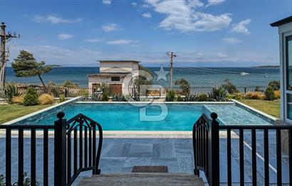 Ayvalık'ın En Prestijli Denize Sıfır Satılık Villası