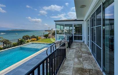 Ayvalık'ın En Prestijli Denize Sıfır Satılık Villası