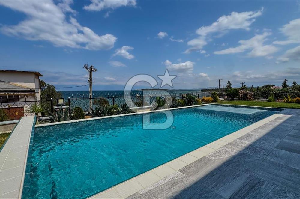 Ayvalık'ın En Prestijli Denize Sıfır Satılık Villası