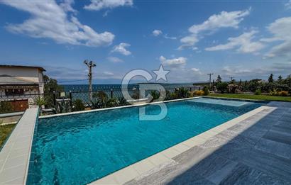 Ayvalık'ın En Prestijli Denize Sıfır Satılık Villası