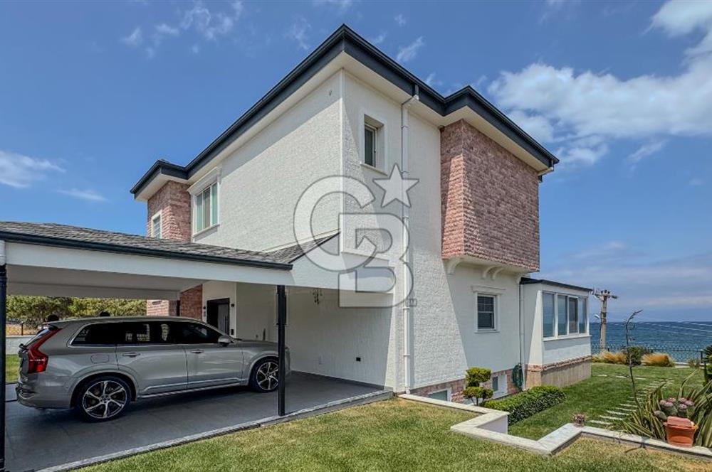 Ayvalık'ın En Prestijli Denize Sıfır Satılık Villası