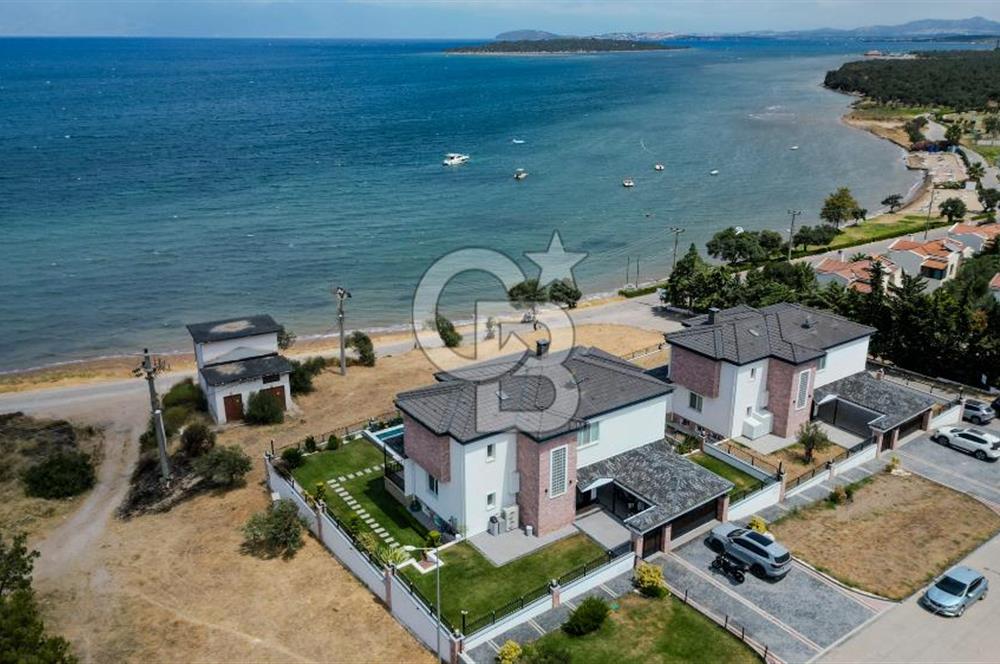 Ayvalık'ın En Prestijli Denize Sıfır Satılık Villası