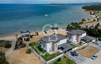 Ayvalık'ın En Prestijli Denize Sıfır Satılık Villası