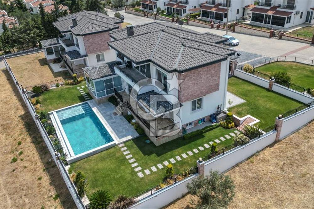 Ayvalık'ın En Prestijli Denize Sıfır Satılık Villası