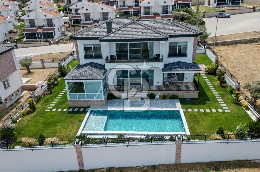Ayvalık'ın En Prestijli Denize Sıfır Satılık Villası