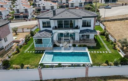 Ayvalık'ın En Prestijli Denize Sıfır Satılık Villası