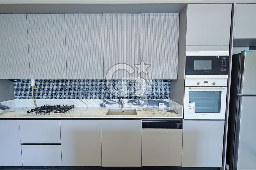 KUŞADASI MERKEZDE K.OTOPARKLI GÜVENLİKLİ HAUZLU YENİ 2+1 DAİRE 