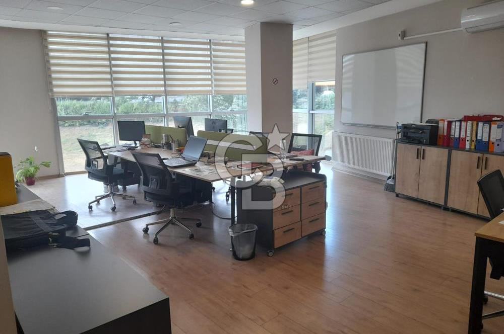 BEYLİKDÜZÜ YAKUPLU VERA PLAZA DA 4+1 SATILIK OFİS