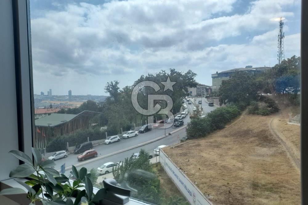 BEYLİKDÜZÜ YAKUPLU VERA PLAZA DA 4+1 SATILIK OFİS