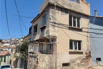 AYVALIK MERKEZE'E YÜRÜME MESAFESİNDE 2+1 SATILIK TRİPLEKS EV