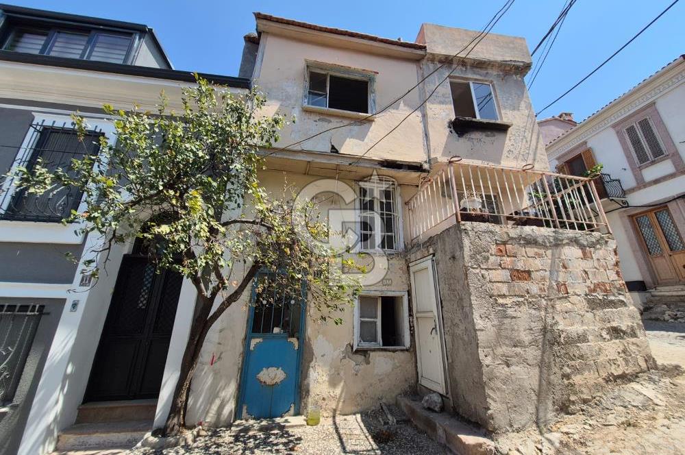 AYVALIK MERKEZE'E YÜRÜME MESAFESİNDE 2+1 SATILIK TRİPLEKS EV