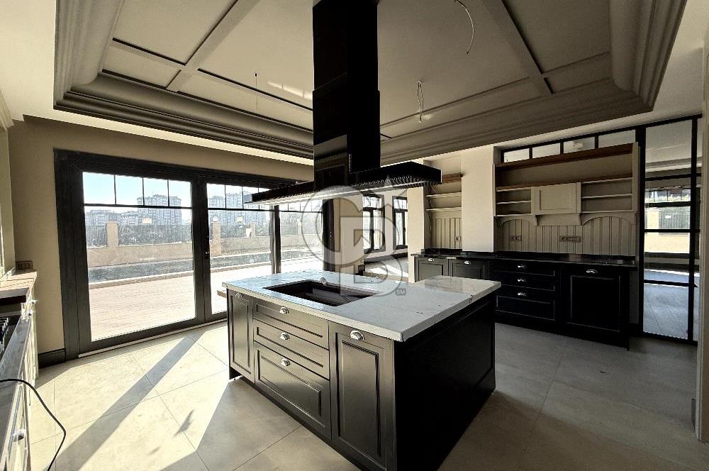 CB EAGLE'dan YENİ MAH. SİTE İÇERİSİNDE 5+2 450m² TRIPLEKS VİLLA