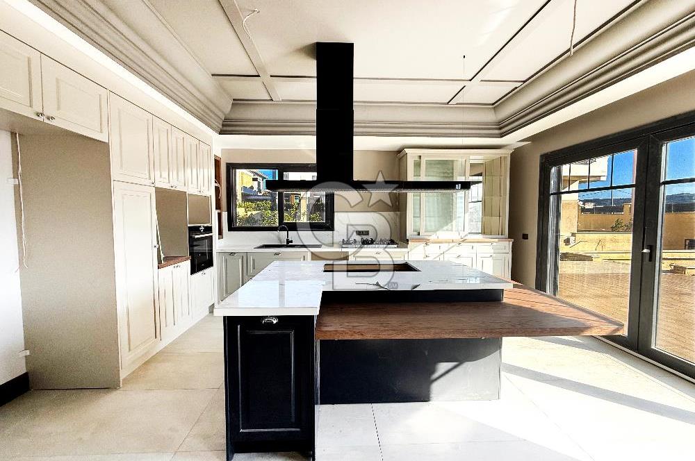 CB EAGLE'dan YENİ MAH. SİTE İÇERİSİNDE 5+2 450m² TRIPLEKS VİLLA