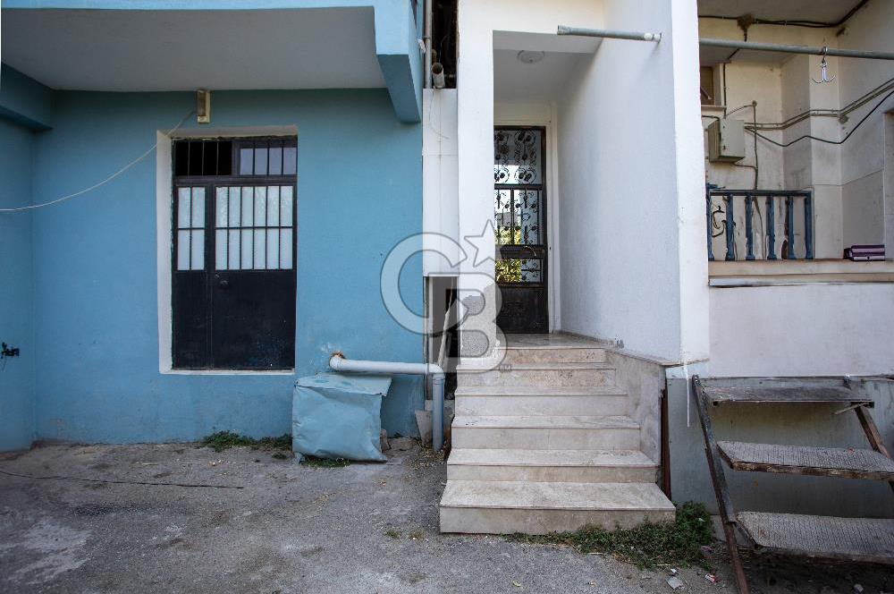 Foça Hacıveli Mah. Ana Cadde Üzeri Satılık 1+0 Daire