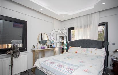 Yenifoça'da Deniz Manzaralı Satılık 3+2 Tripleks Villa