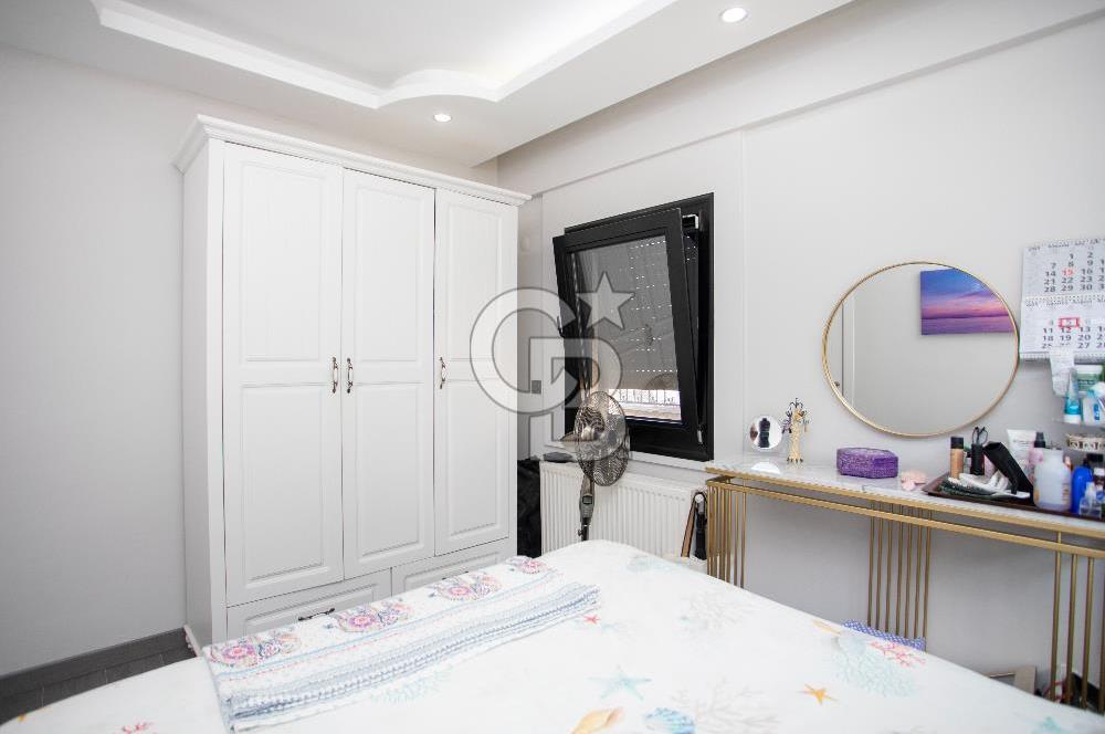 Yenifoça'da Deniz Manzaralı Satılık 3+2 Tripleks Villa