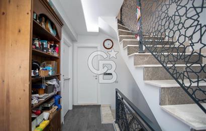 Yenifoça'da Deniz Manzaralı Satılık 3+2 Tripleks Villa