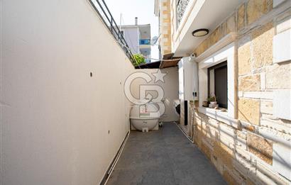 Yenifoça'da Deniz Manzaralı Satılık 3+2 Tripleks Villa