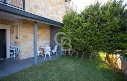 Yenifoça'da Deniz Manzaralı Satılık 3+2 Tripleks Villa