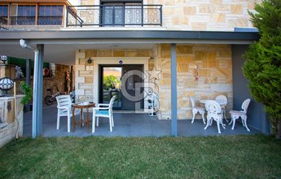 Yenifoça'da Deniz Manzaralı Satılık 3+2 Tripleks Villa