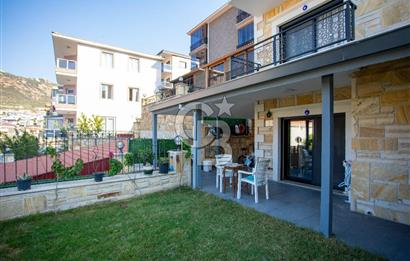Yenifoça'da Deniz Manzaralı Satılık 3+2 Tripleks Villa