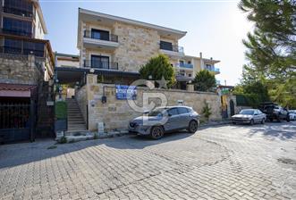 Yenifoça'da Deniz Manzaralı Satılık 3+2 Tripleks Villa