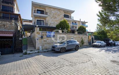 Yenifoça'da Deniz Manzaralı Satılık 3+2 Tripleks Villa