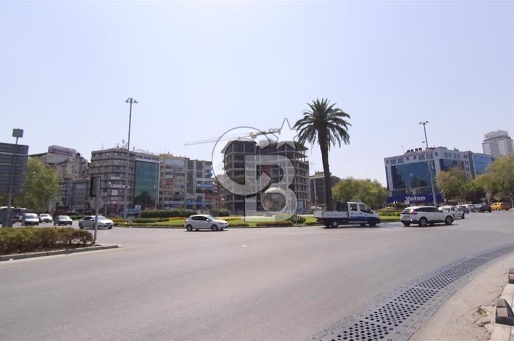 İzmir Konak Dokuz Eylül Meydan Konumlu Kiralık 200 m² Dükkan