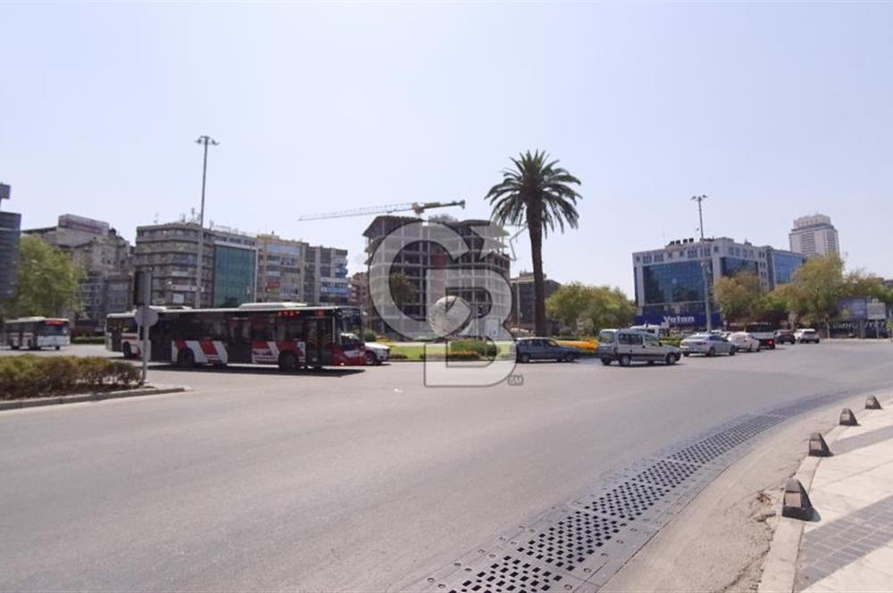 İzmir Konak Dokuz Eylül Meydan Konumlu Kiralık 200 m² Dükkan