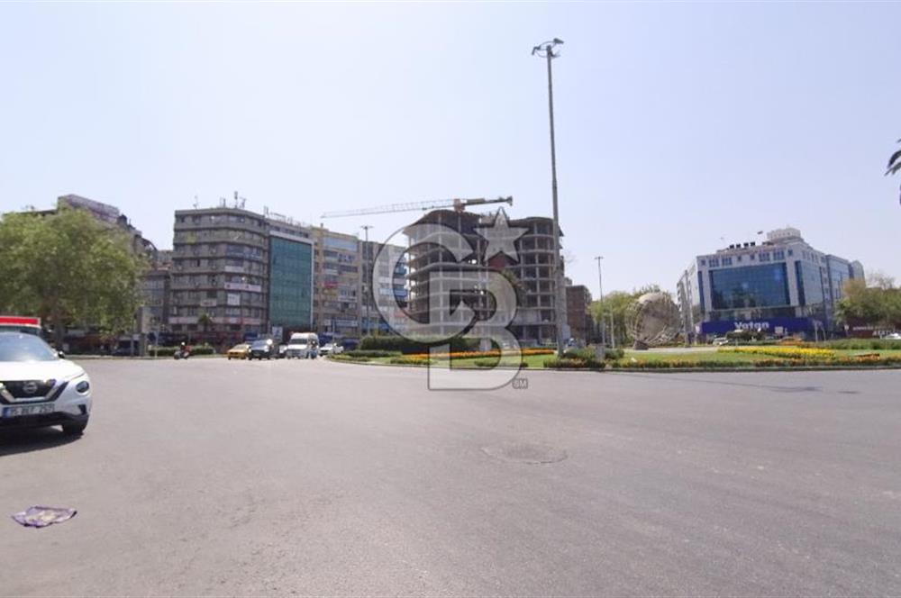 İzmir Konak Dokuz Eylül Meydan Konumlu Kiralık 200 m² Dükkan