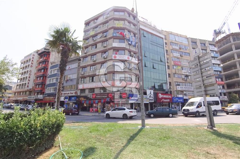 İzmir Konak Dokuz Eylül Meydan Konumlu Kiralık 200 m² Dükkan