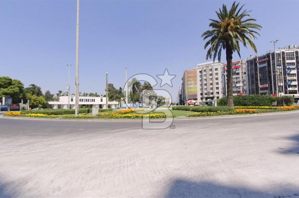 İzmir Konak Dokuz Eylül Meydan Konumlu Kiralık 200 m² Dükkan