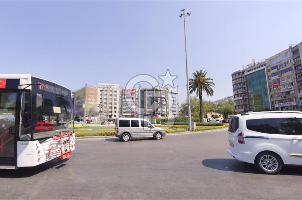 İzmir Konak Dokuz Eylül Meydan Konumlu Kiralık 200 m² Dükkan