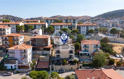 Yenifoça'da Deniz Manzaralı Satılık 3+2 Tripleks Villa