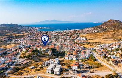 Yenifoça'da Deniz Manzaralı Satılık 3+2 Tripleks Villa